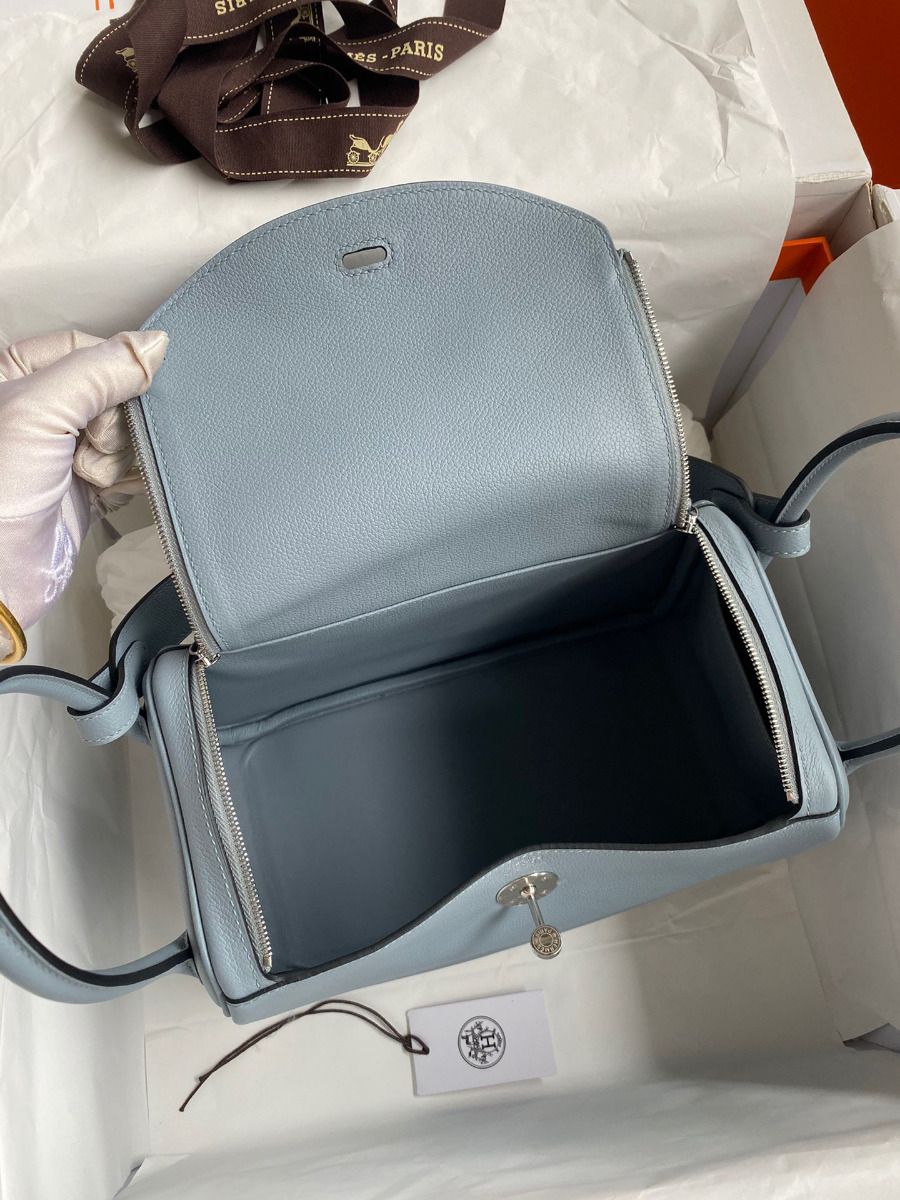 Hermes Lindy 26 Handmade Bag In Blue Lin Evercolor Leather - Image 9