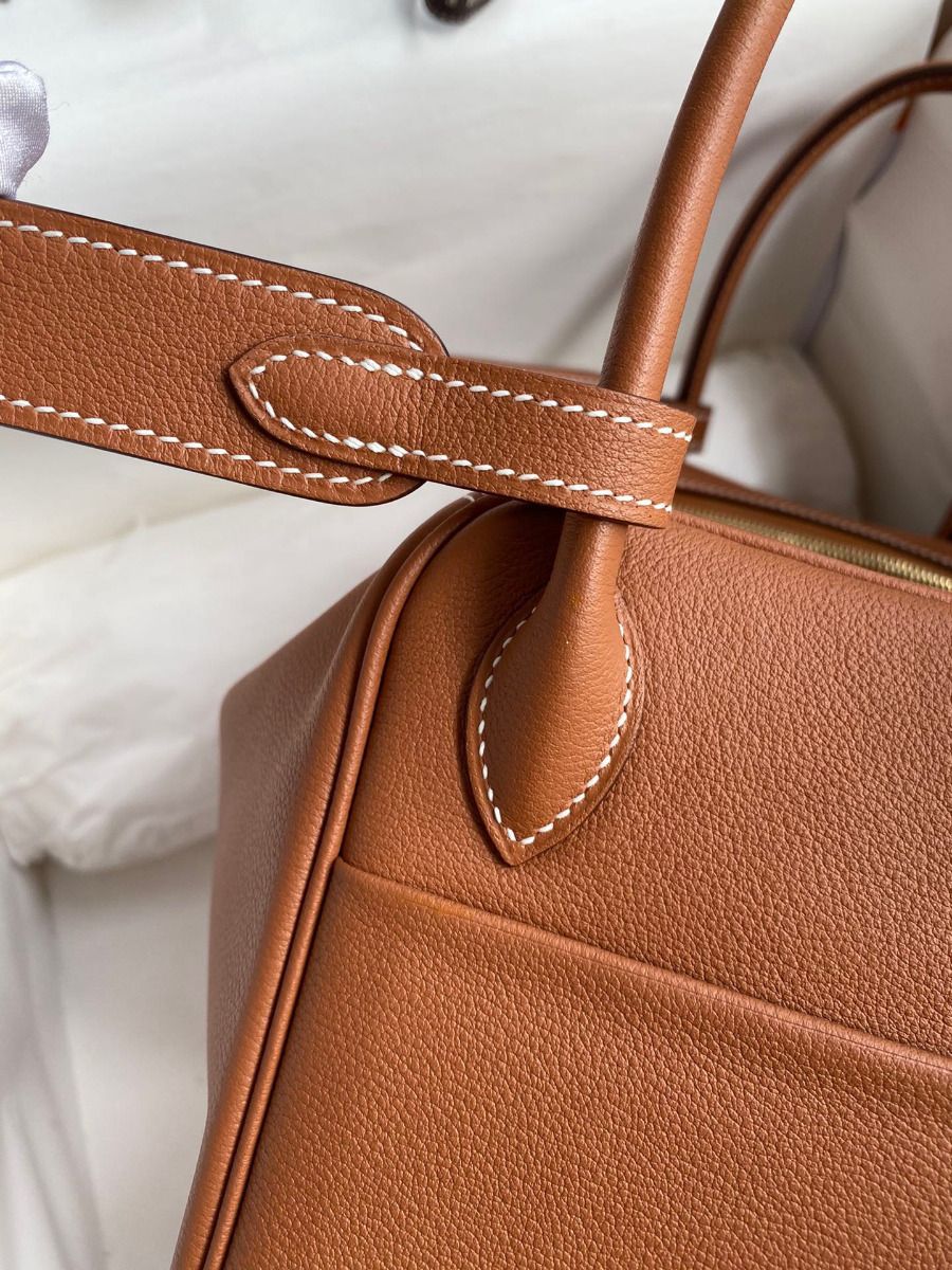 Hermes Lindy 26 Handmade Bag In Gold Evercolor Leather - Image 5