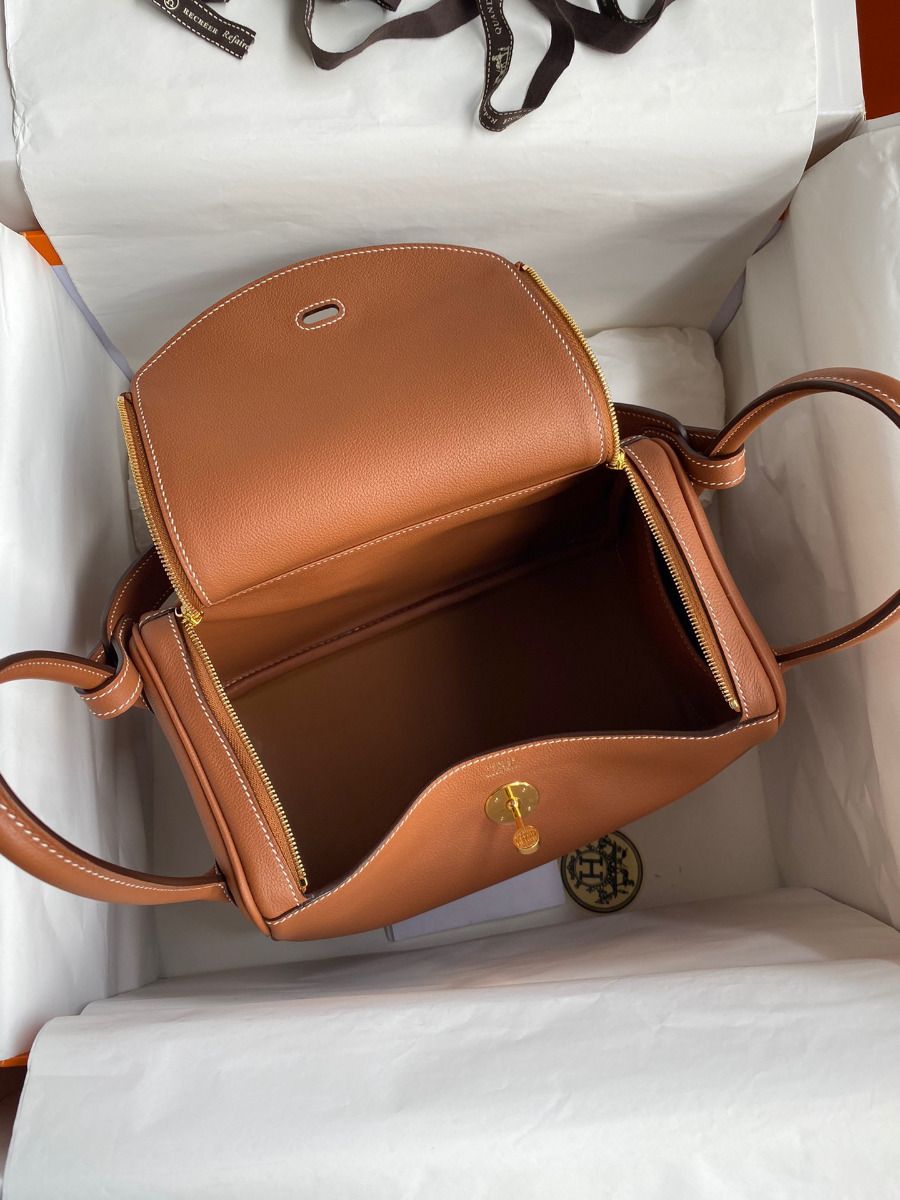 Hermes Lindy 26 Handmade Bag In Gold Evercolor Leather - Image 8