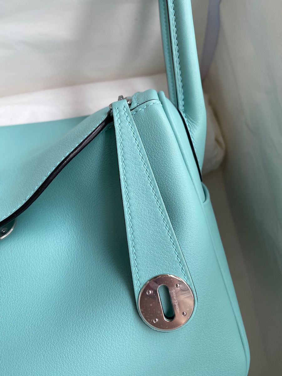 Hermes Lindy 26 Handmade Bag In Blue Atoll Swift Calfskin - Image 4