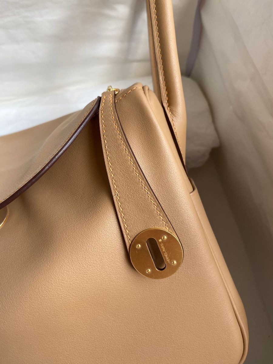 Hermes Lindy 26 Handmade Bag In Chai Swift Calfskin - Image 4