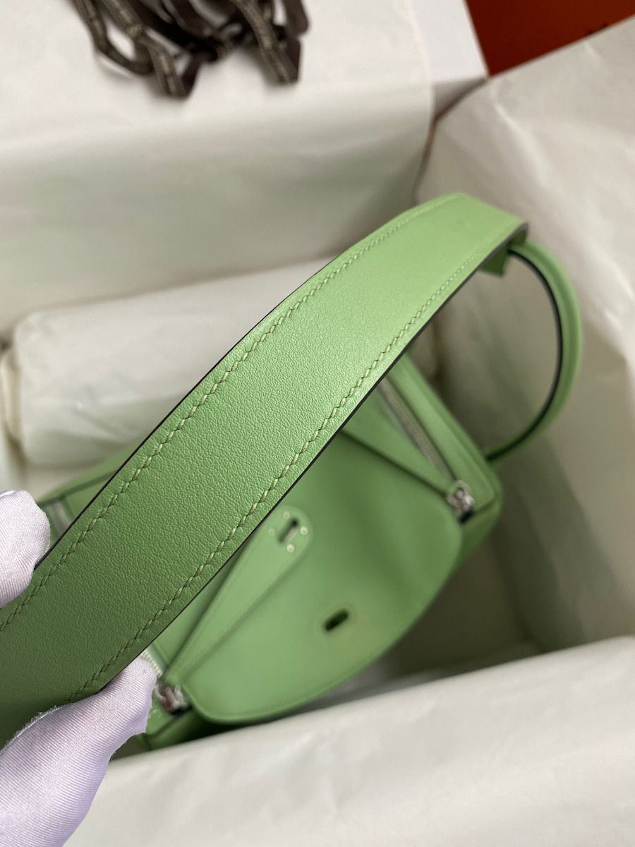 Hermes Lindy 26 Handmade Bag In Vert Criquet Swift Calfskin - Image 8