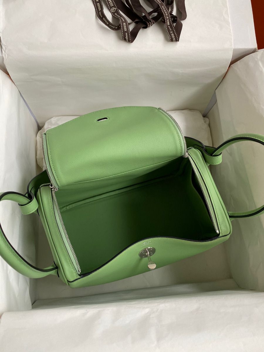 Hermes Lindy 26 Handmade Bag In Vert Criquet Swift Calfskin - Image 9