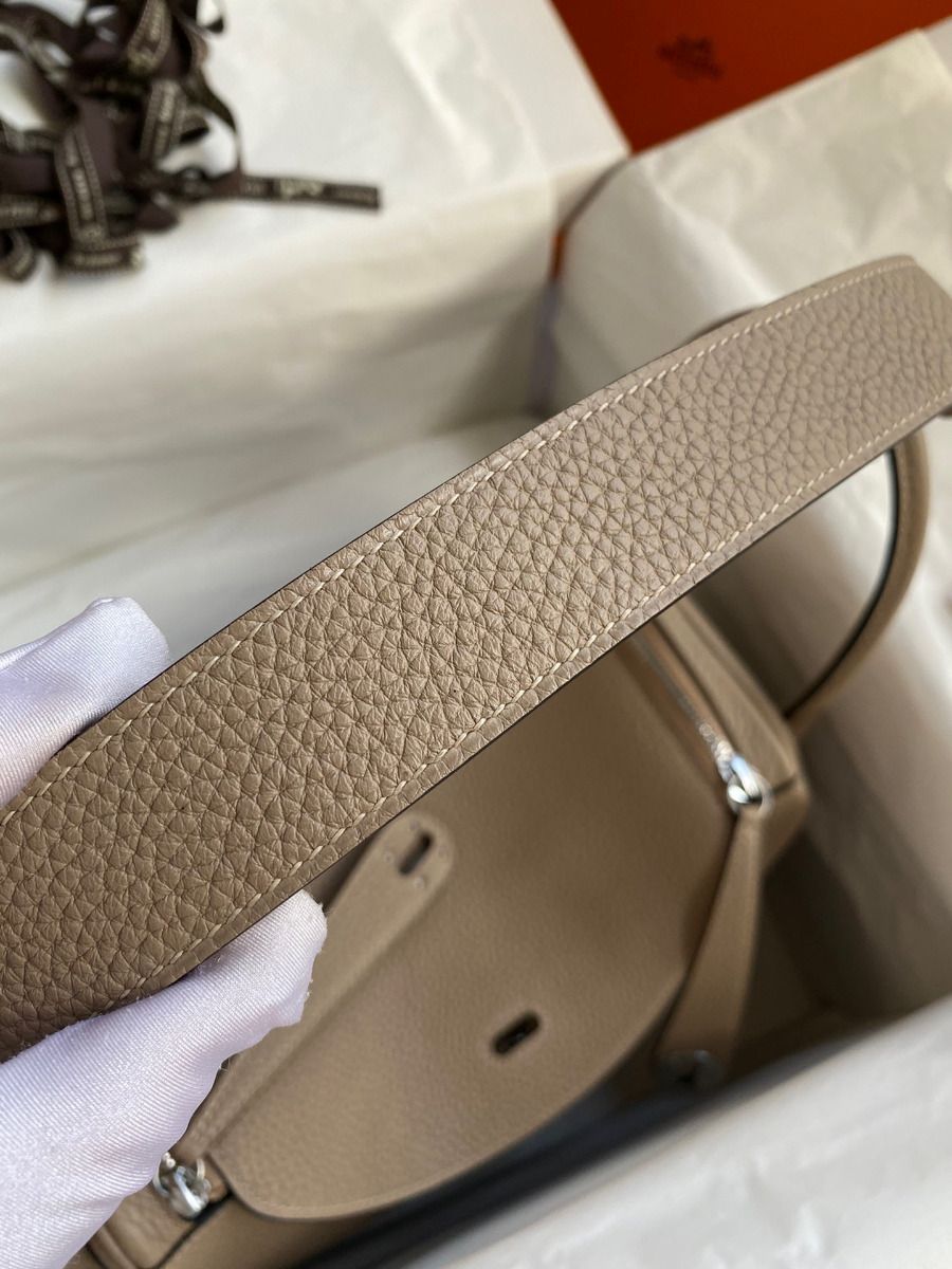 Hermes Lindy 30 Handmade Bag In Tourterelle Clemence Leather - Image 8