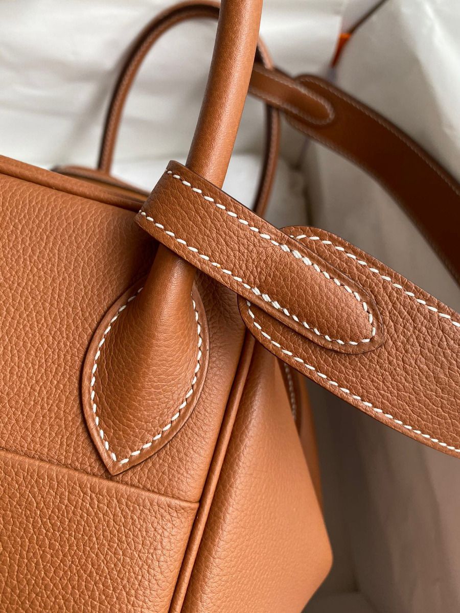 Hermes Lindy 30 Handmade Bag In Gold Evercolor Leather - Image 5