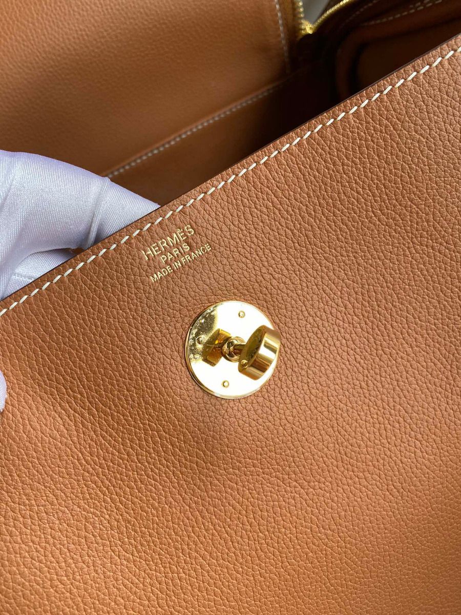 Hermes Lindy 30 Handmade Bag In Gold Evercolor Leather - Image 10
