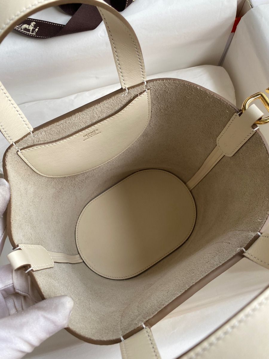 Hermes In The Loop 18 Handmade Bag in Craie Clemence Leather - Image 6