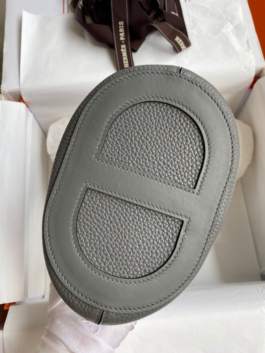 Hermes In The Loop 18 Handmade Bag in Gris Meyer Clemence Leather - Image 10