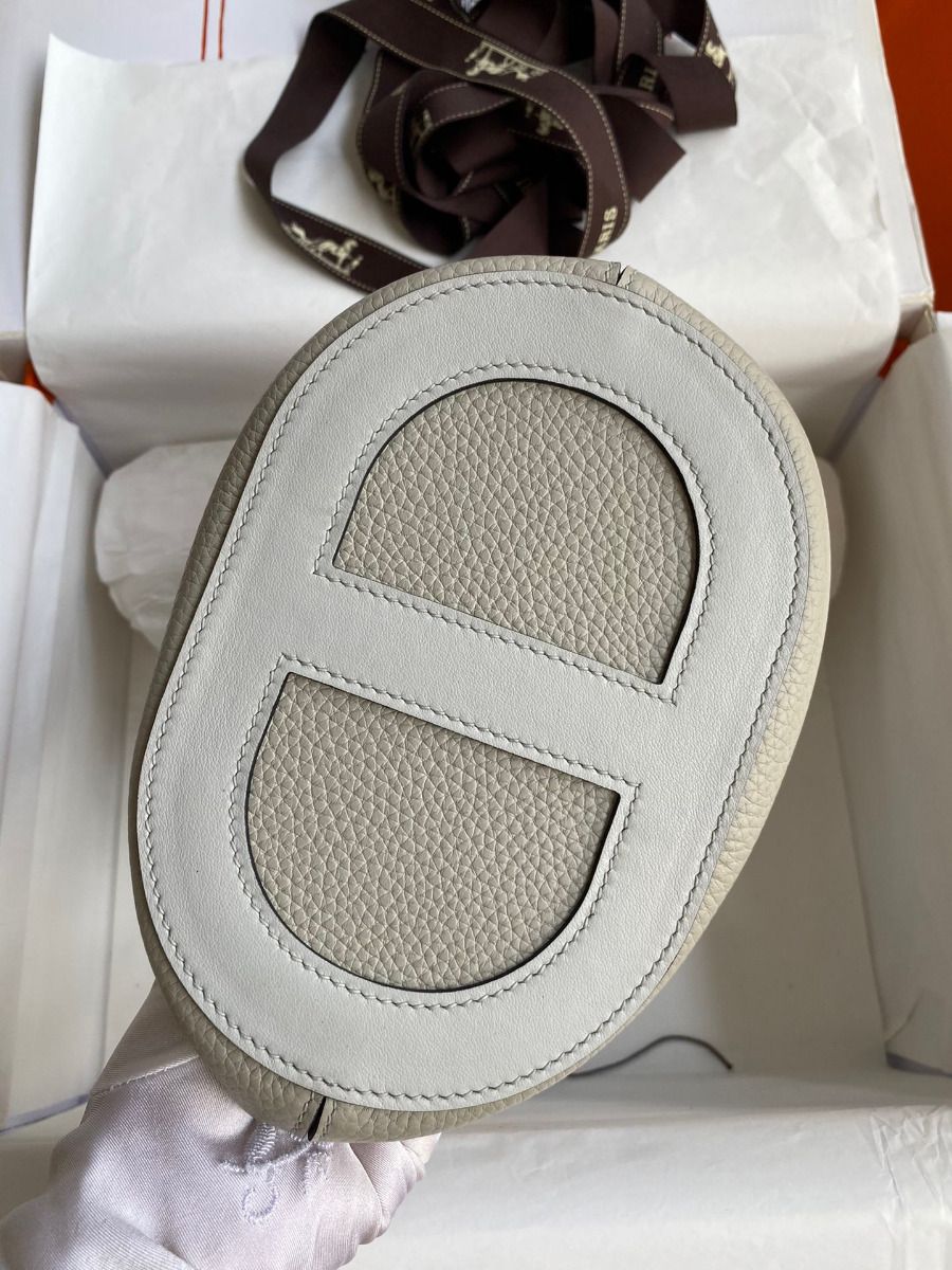 Hermes In The Loop 18 Handmade Bag in Pearl Grey Clemence Leather - Image 10