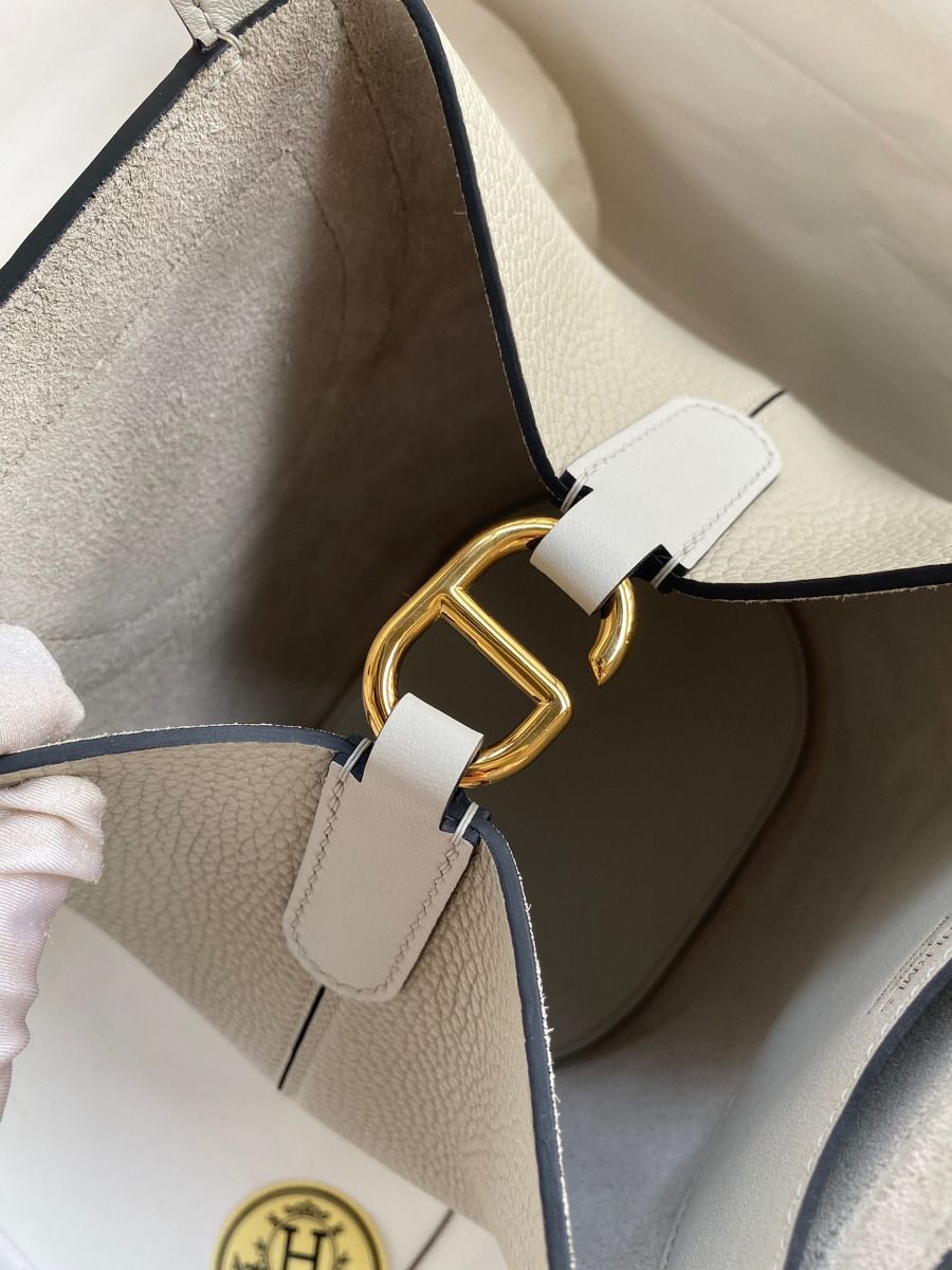 Hermes In The Loop 18 Handmade Bag in Pearl Grey Clemence Leather - Image 11