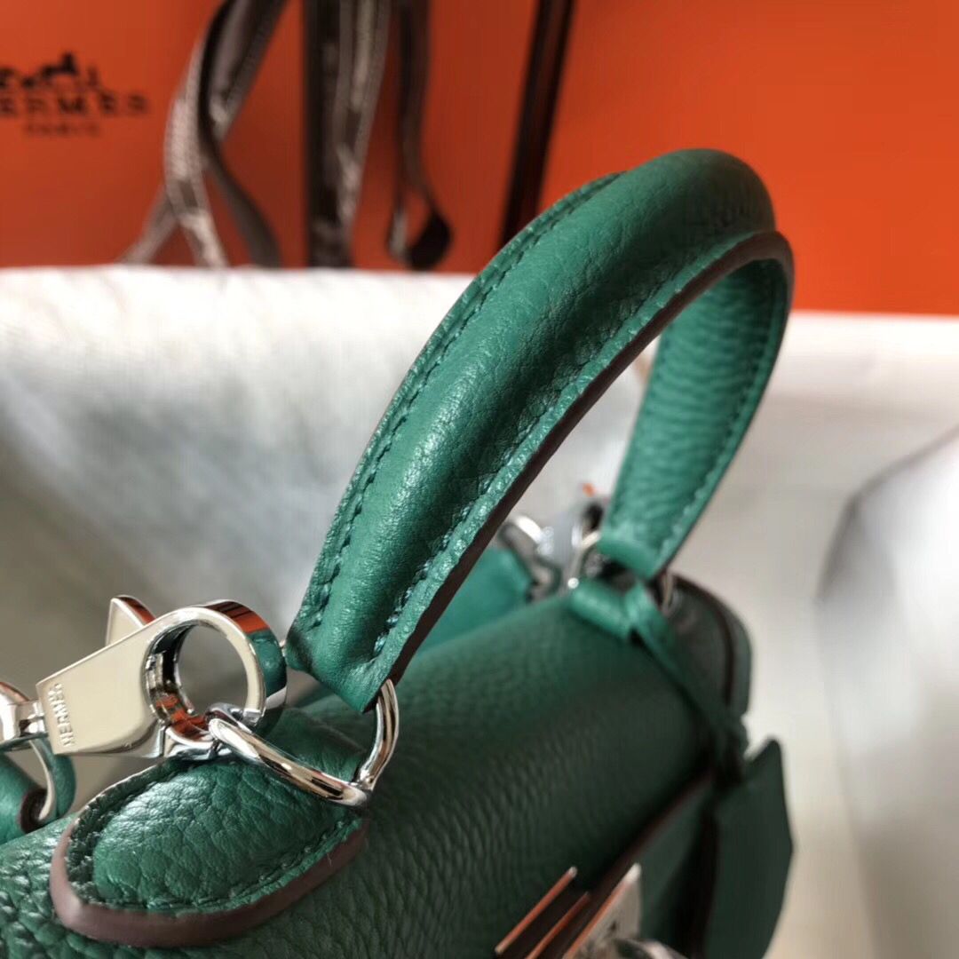 Hermes Kelly 20cm Bag In Vert Vertigo Clemence Leather PHW - Image 6