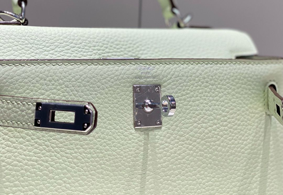 Hermes Kelly 25cm Retourne Bag In Vert Fizz Clemence Leather - Image 6