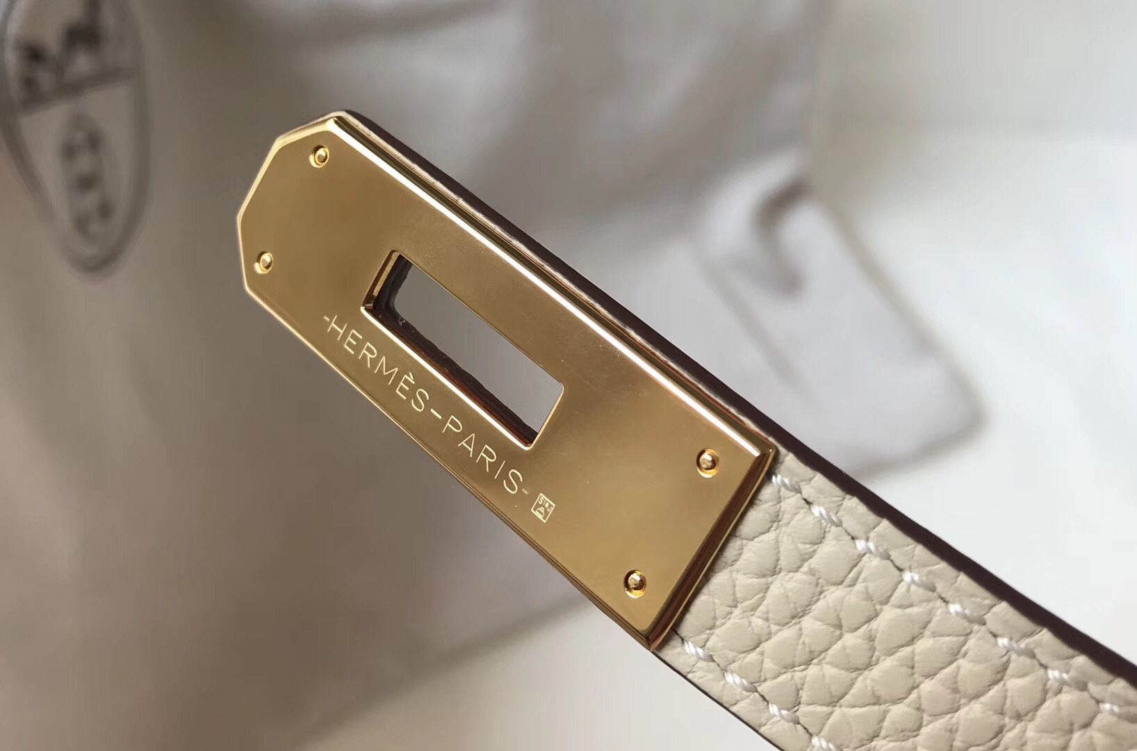 Hermes Kelly 28cm Bag In Beton Clemence Leather GHW - Image 7