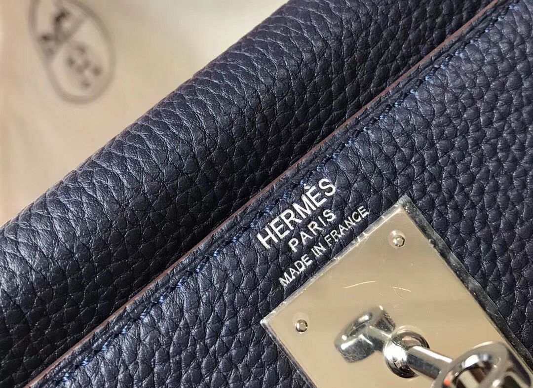 Hermes Kelly 28cm Bag In Dark Blue Clemence Leather PHW - Image 7