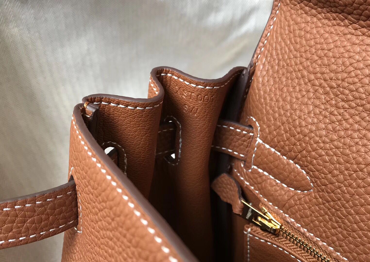 Hermes Kelly 28cm Bag In Gold Clemence Leather GHW - Image 8