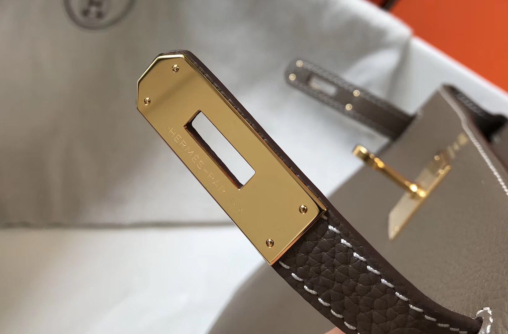 Hermes Kelly 28cm Bag In Taupe Grey Clemence Leather GHW - Image 6