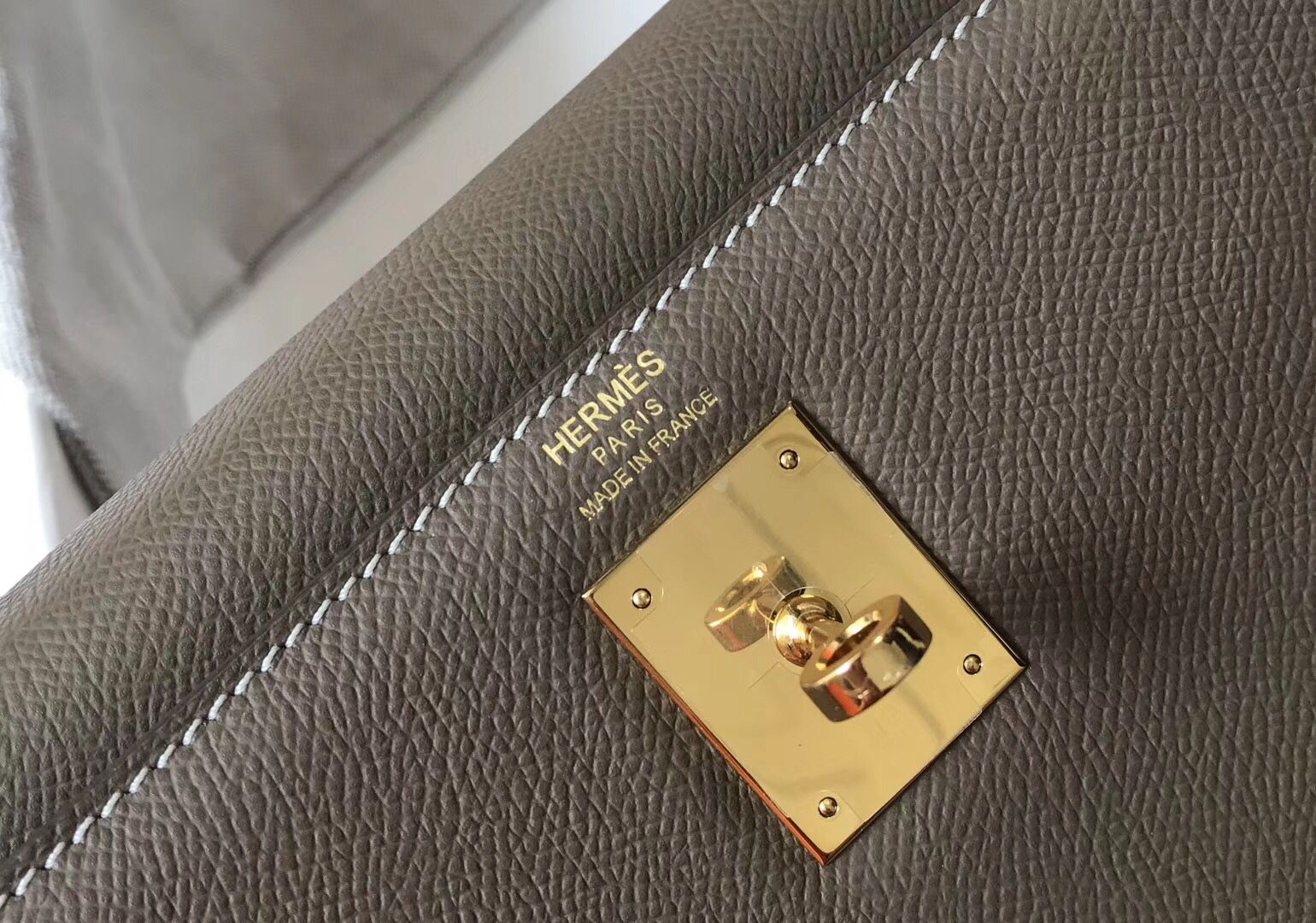 Hermes Kelly 28cm Bag In Taupe Grey Epsom Leather GHW - Image 5