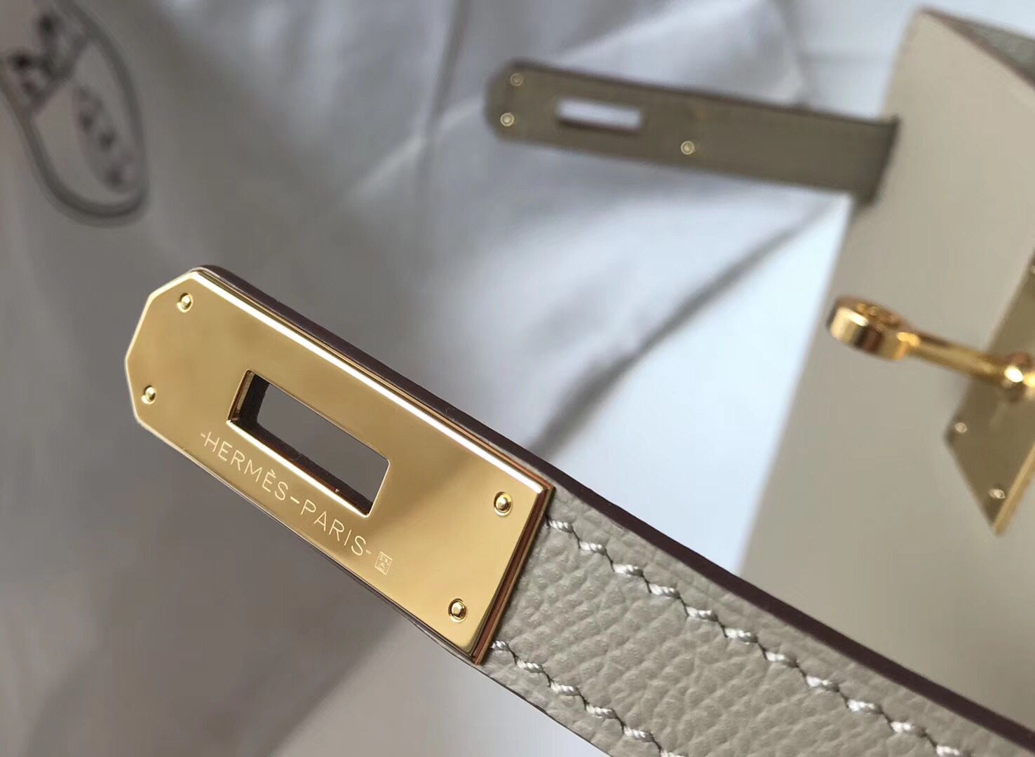 Hermes Kelly 28cm Bag In Gris Tourterelle Epsom Leather GHW - Image 7