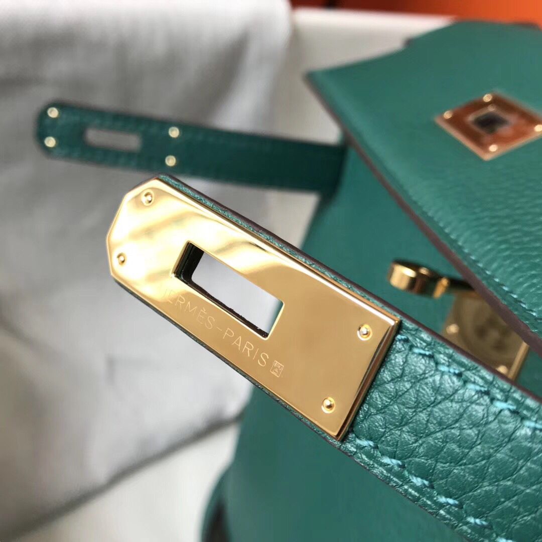Hermes Kelly 32cm Bag In Malachite Clemence Leather GHW - Image 6