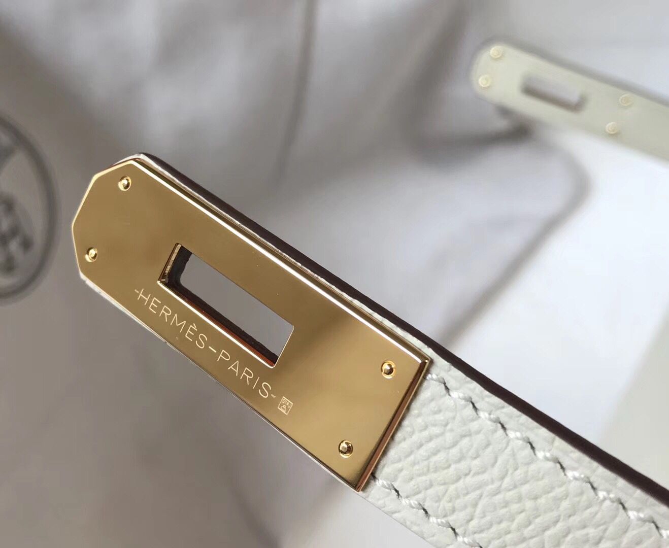 Hermes Kelly 32cm Bag In White Epsom Leather GHW - Image 8