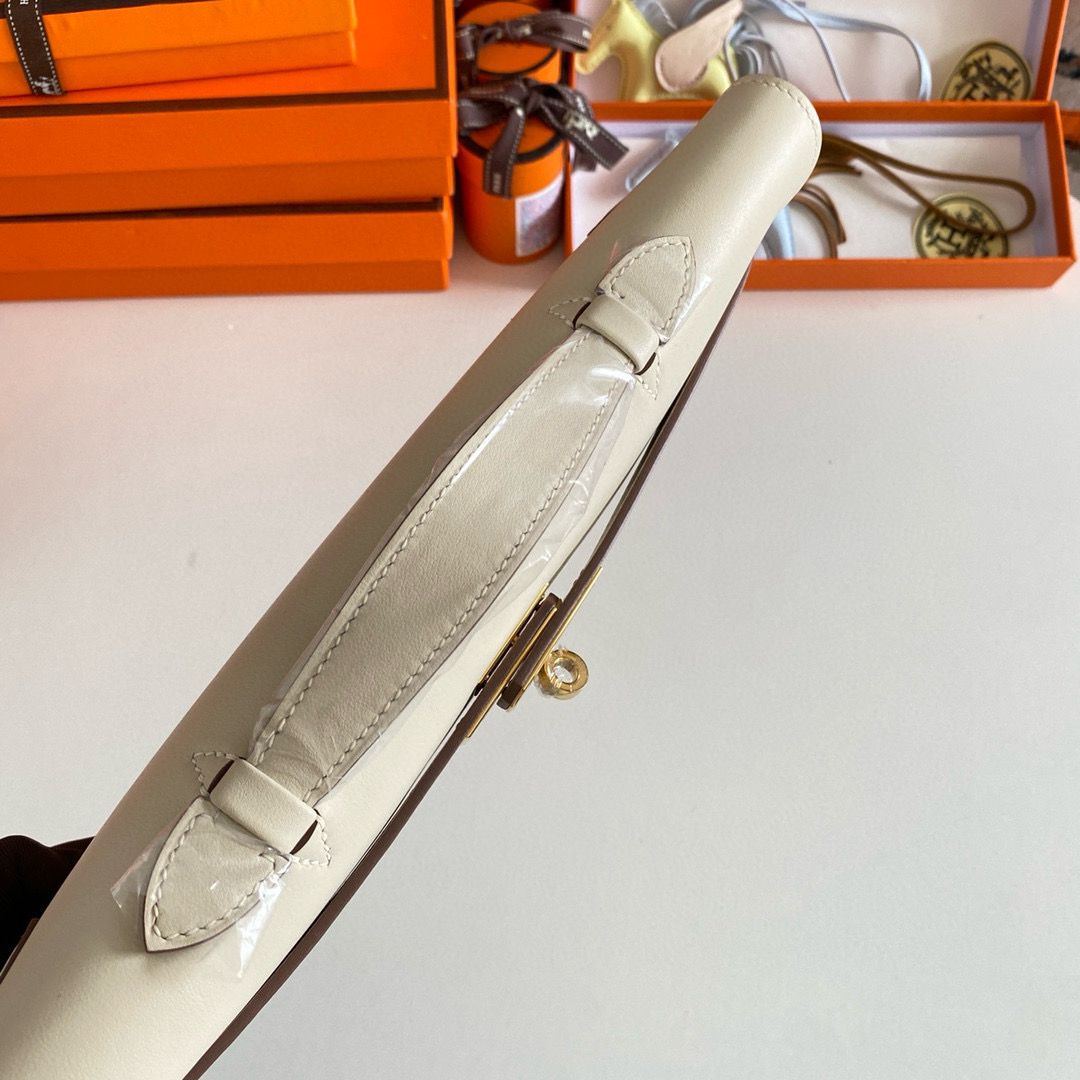 Hermes Kelly Cut Handmade Bag in Craie Swift Leather - Image 6