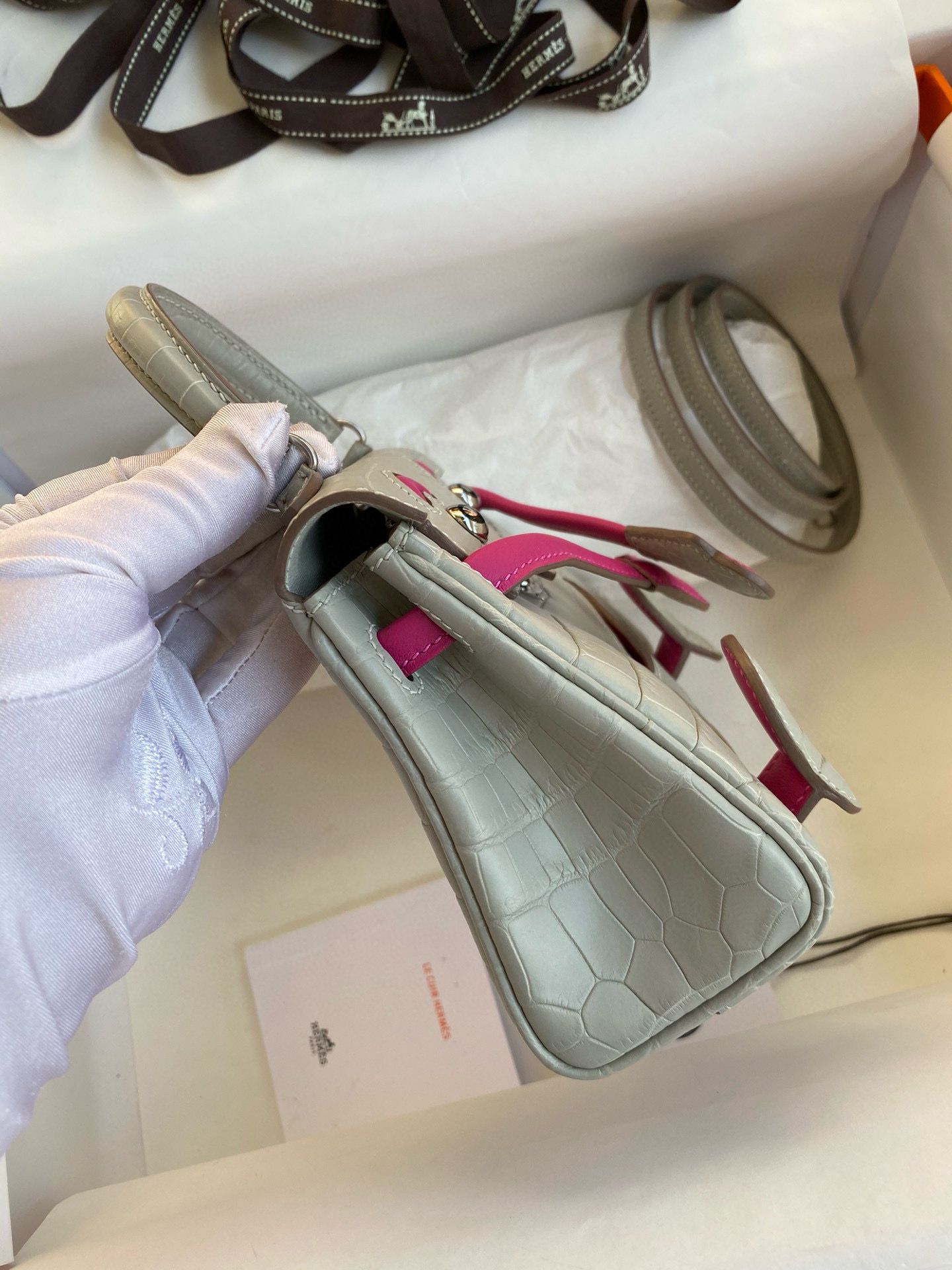 Hermes Kelly Doll Bag in Pearl Grey Matte Alligator Leather - Image 4