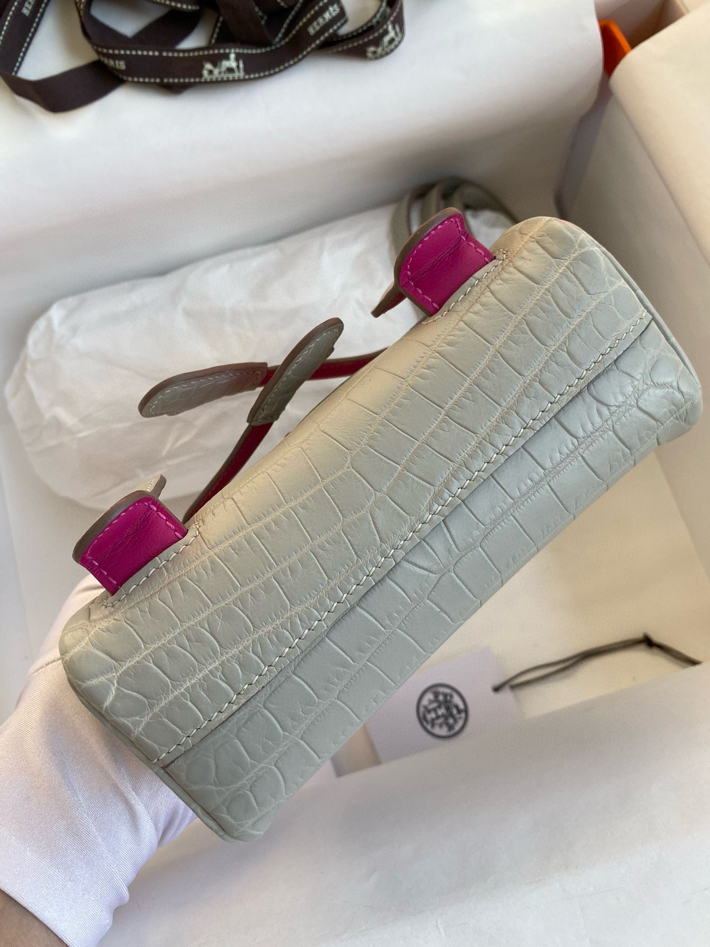 Hermes Kelly Doll Bag in Pearl Grey Matte Alligator Leather - Image 5