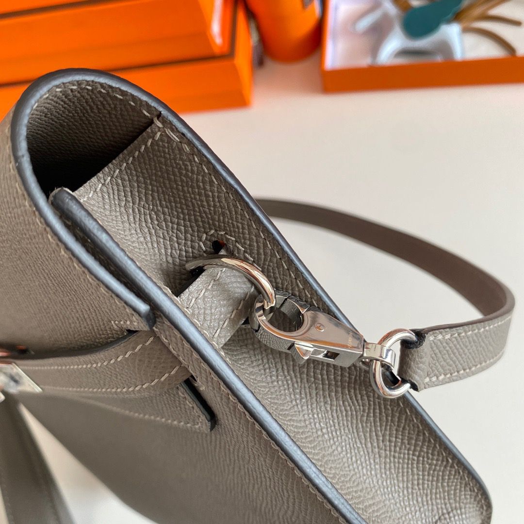Hermes Kelly Depeches 25 Pouch in Etain Epsom Calfskin - Image 9