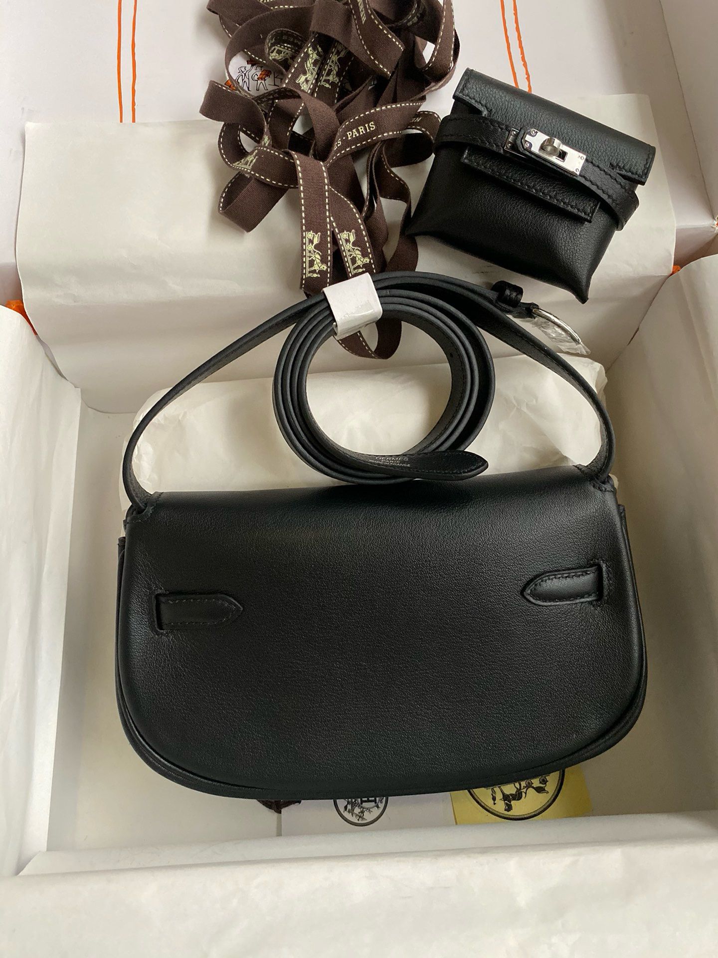 Hermès Kelly Moove Handmade Bag in Black Swift Calfskin - Image 3