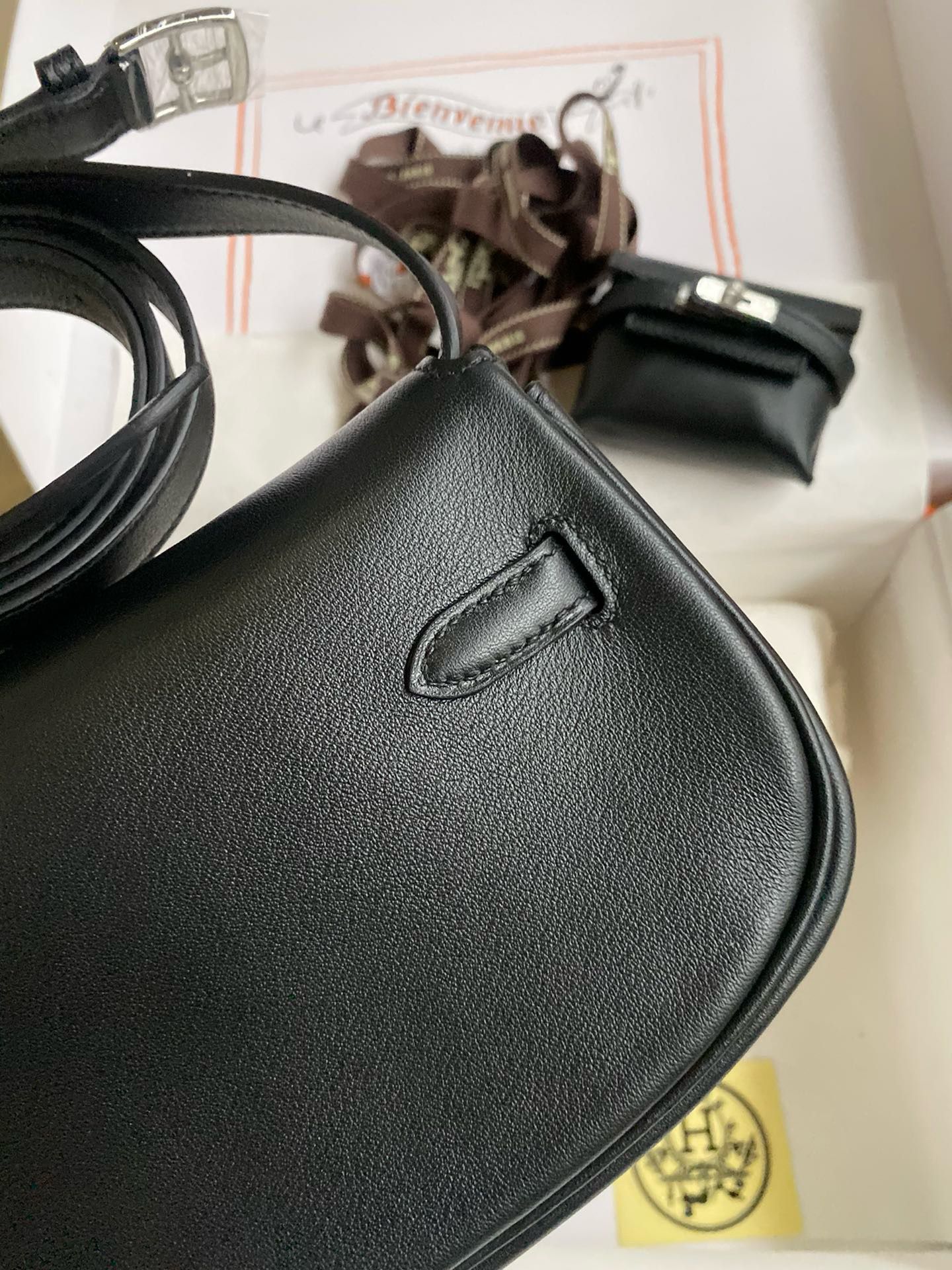 Hermès Kelly Moove Handmade Bag in Black Swift Calfskin - Image 6