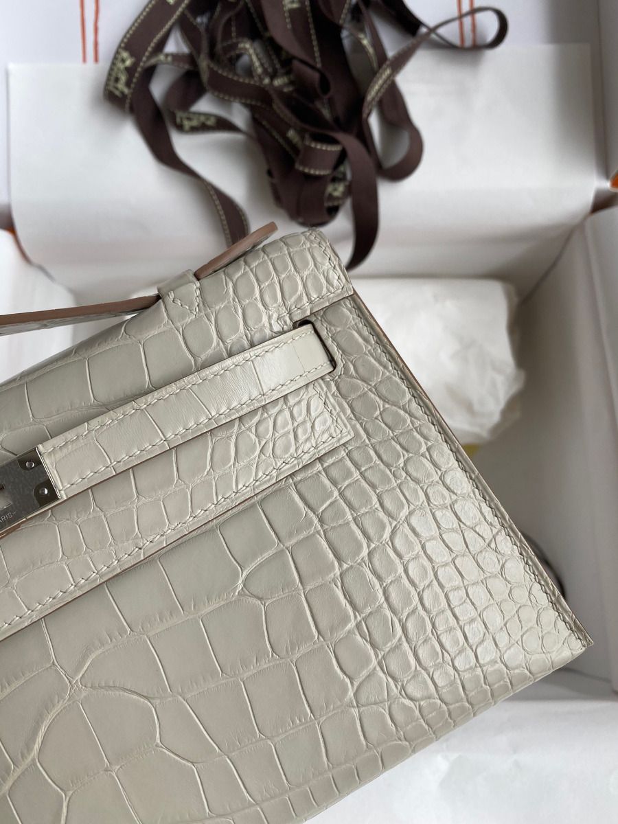 Hermes Kelly Pochette Handmade Bag In Beton Matte Alligator Leather - Image 5