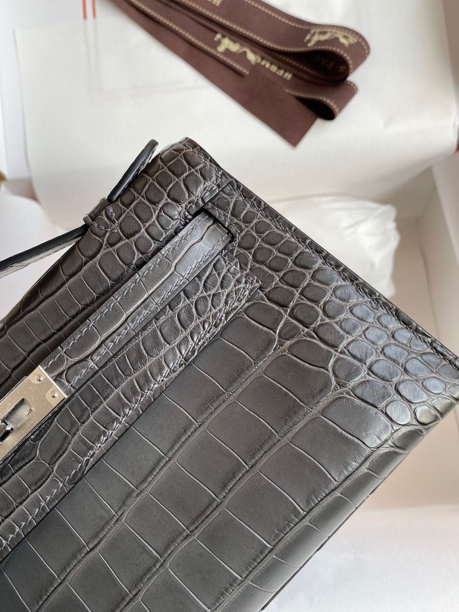 Hermes Kelly Pochette Handmade Bag In Graphite Matte Alligator Leather - Image 5