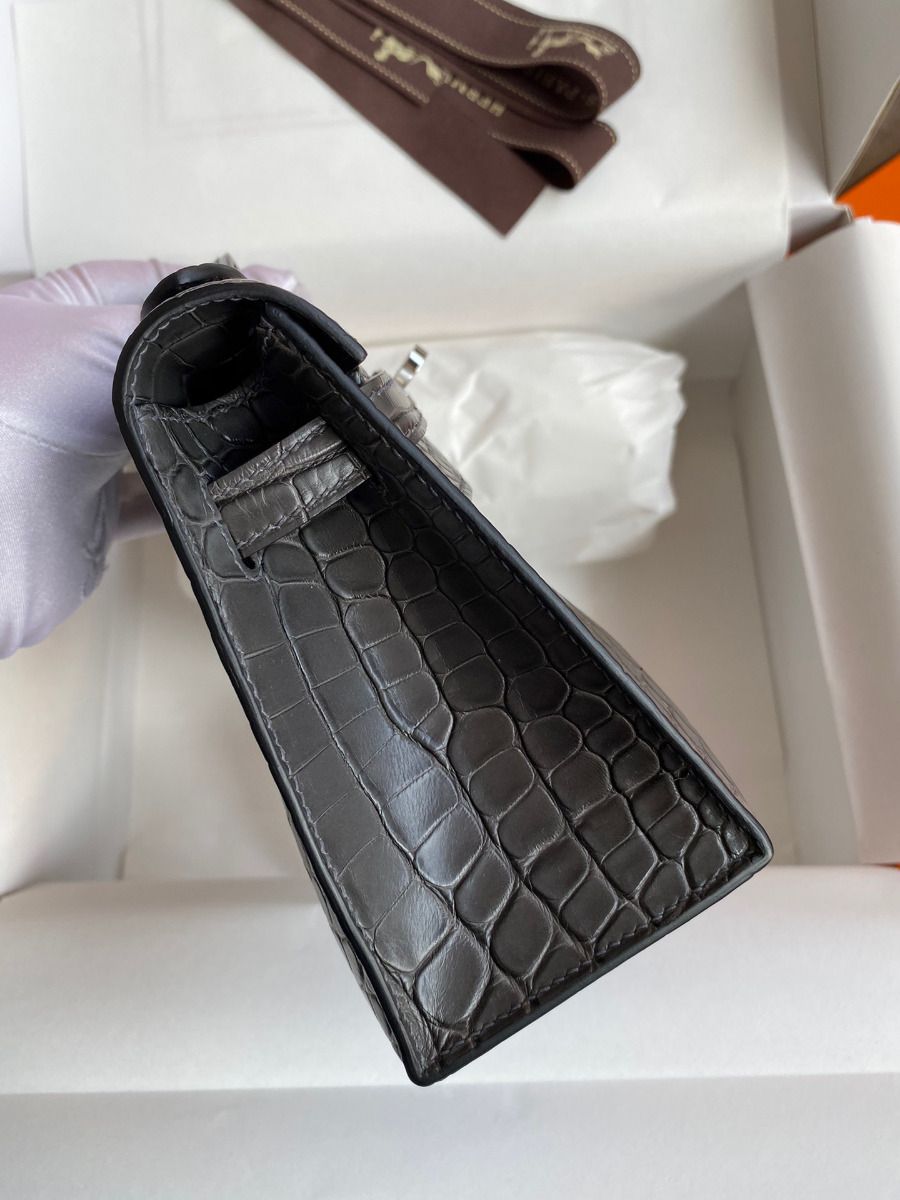 Hermes Kelly Pochette Handmade Bag In Graphite Matte Alligator Leather - Image 6