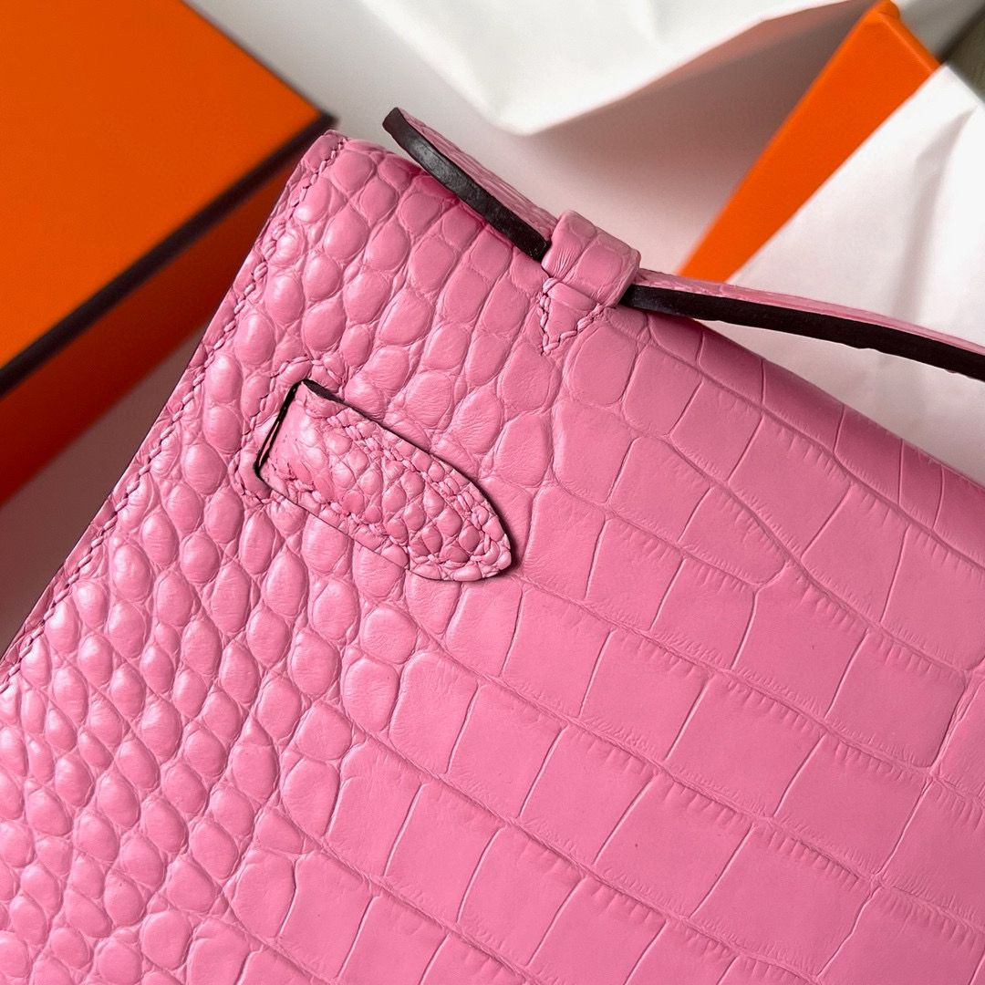 Hermes Kelly Pochette Handmade Bag in Rose Sakura Matte Alligator Leather - Image 4