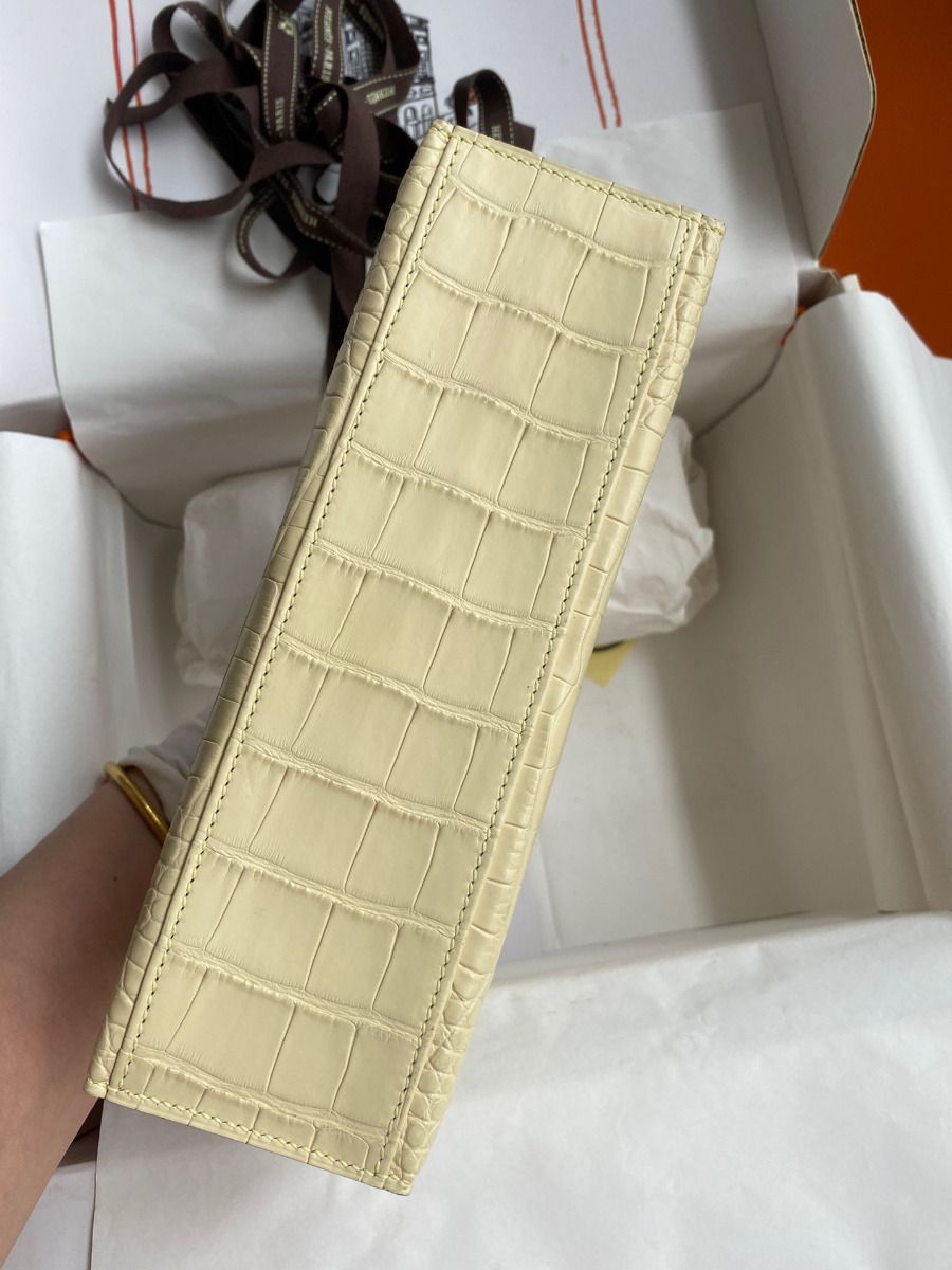Hermes Kelly Pochette Handmade Bag In Vanille Matte Alligator Leather - Image 4