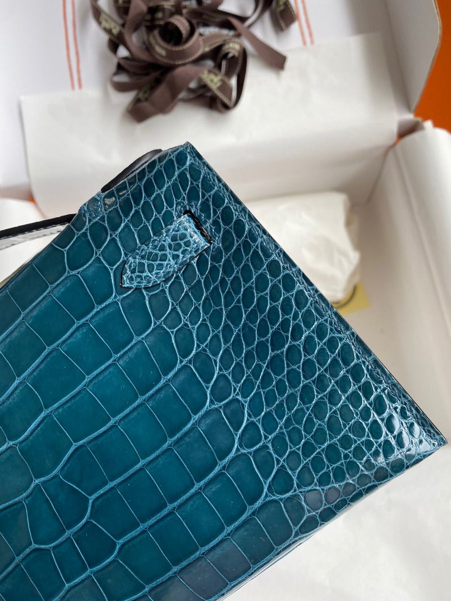 Hermes Kelly Pochette Handmade Bag In Colvert Shiny Alligator Leather - Image 5