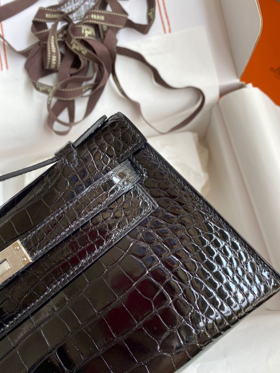 Hermes Kelly Pochette Handmade Bag In Black Shiny Alligator Leather - Image 5