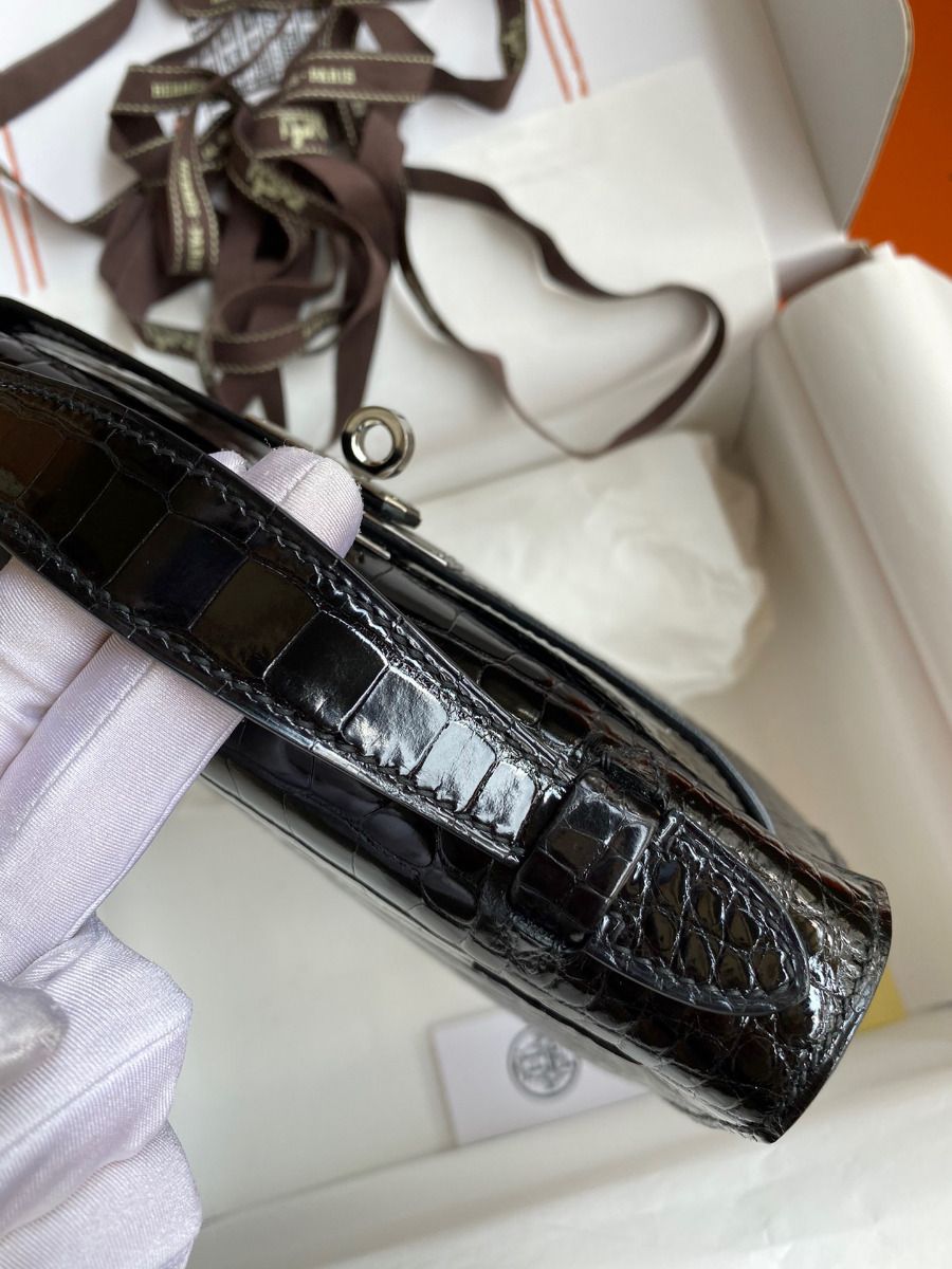Hermes Kelly Pochette Handmade Bag In Black Shiny Alligator Leather - Image 7