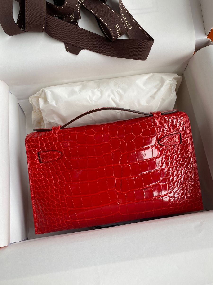 Hermes Kelly Pochette Handmade Bag In Red Shiny Alligator Leather - Image 3