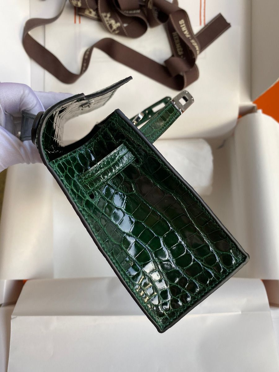 Hermes Kelly Pochette Handmade Bag In Vert Fonce Shiny Alligator Leather - Image 8