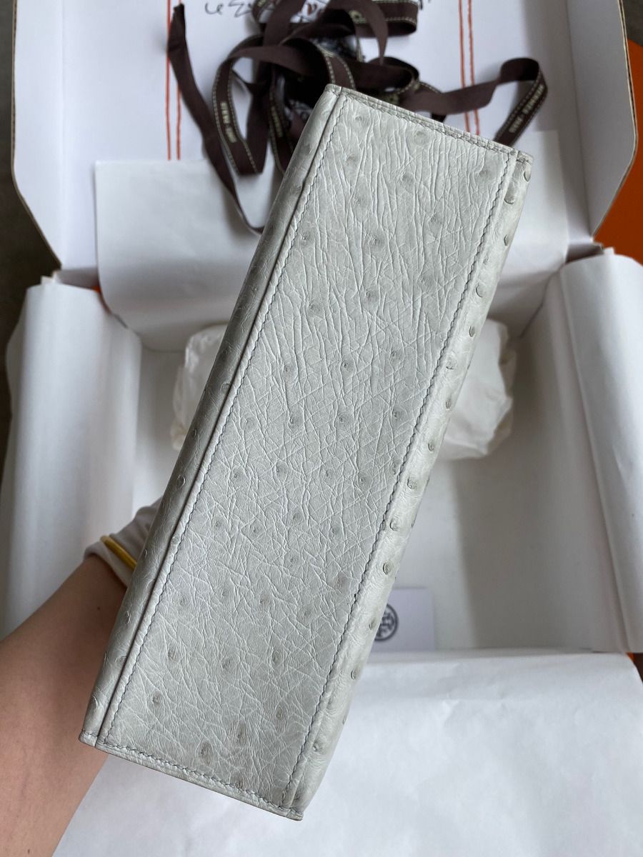 Hermes Kelly Pochette Handmade Bag In Pearl Grey Ostrich Leather - Image 4