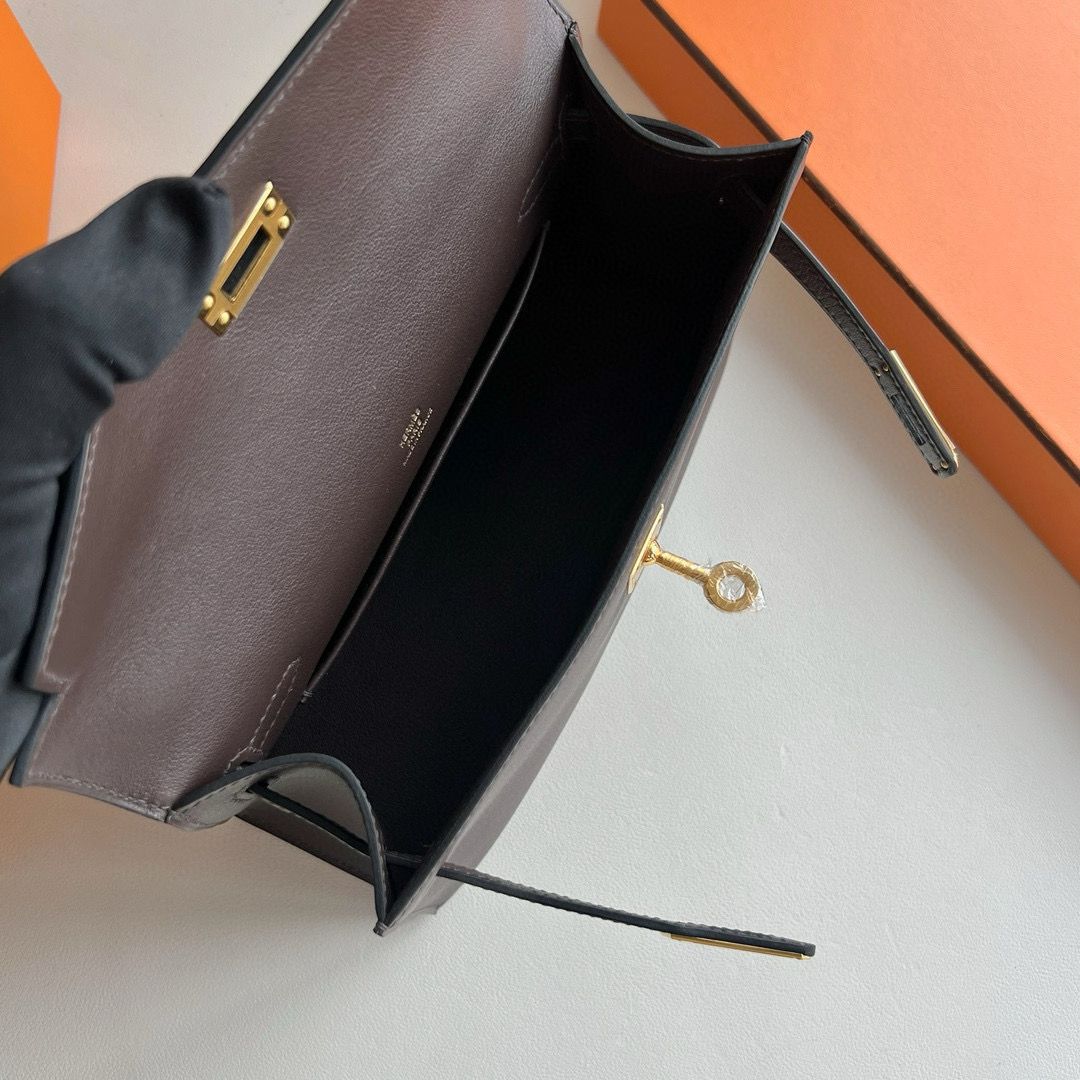 Hermes Kelly Pochette Handmade Bag in Ebene Swift Calfskin - Image 7