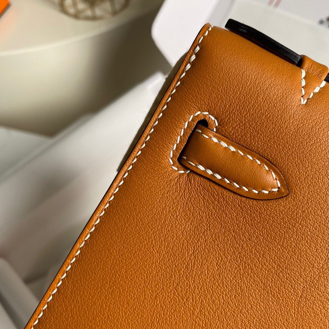 Hermes Kelly Pochette Handmade Bag In Gold Swift Calfskin - Image 5