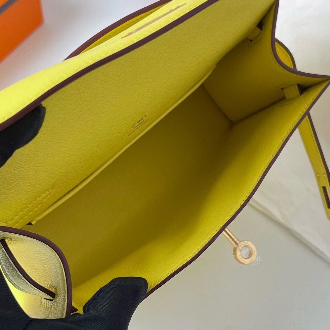 Hermes Kelly Pochette Handmade Bag In Lime Swift Calfskin - Image 6