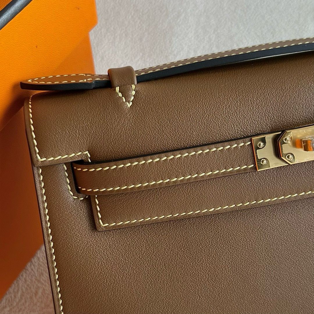 Hermes Kelly Pochette Verso Handmade Bag in Beige de Weimar Swift Calfskin - Image 3