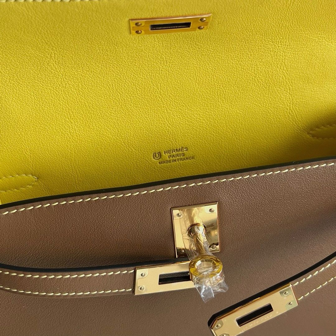 Hermes Kelly Pochette Verso Handmade Bag in Beige de Weimar Swift Calfskin - Image 4