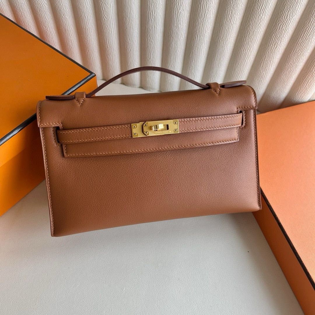 Hermes Kelly Pochette Verso Handmade Bag in Gold Swift Calfskin - Image 3