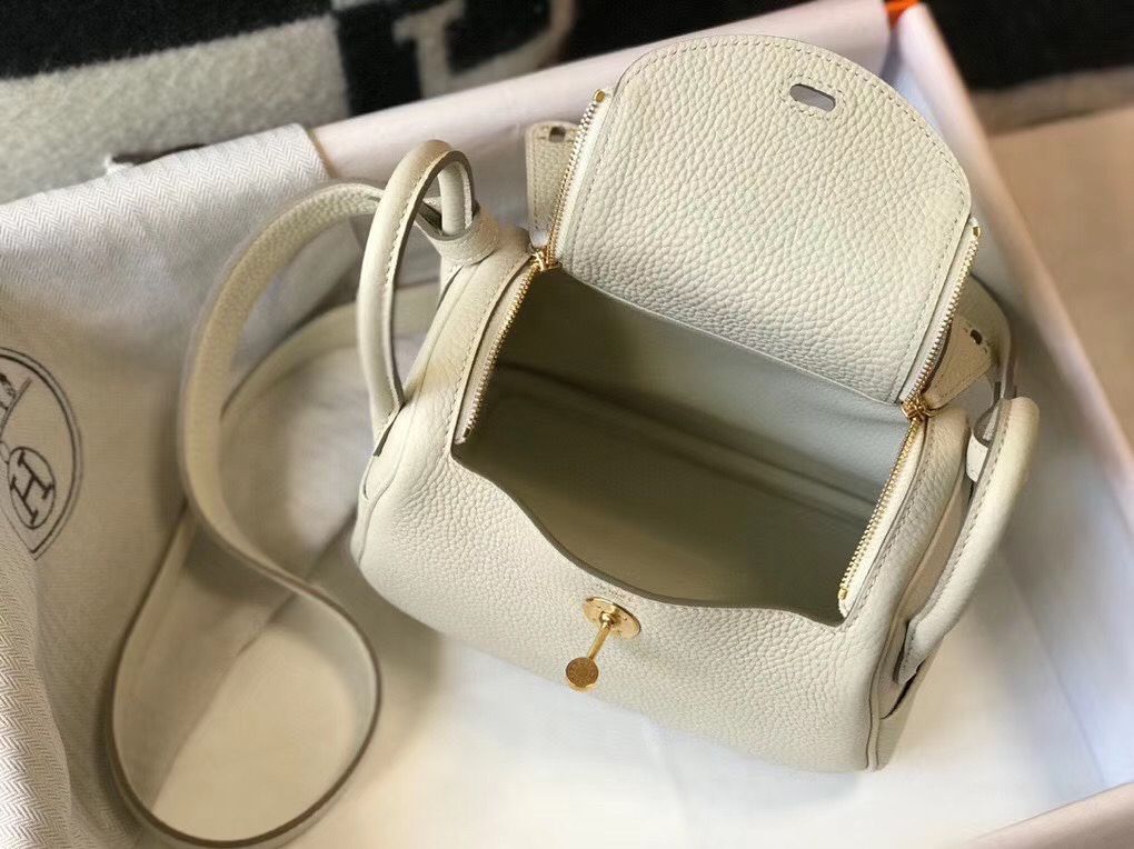 Hermes Lindy Mini Bag In White Clemence Leather GHW - Image 9