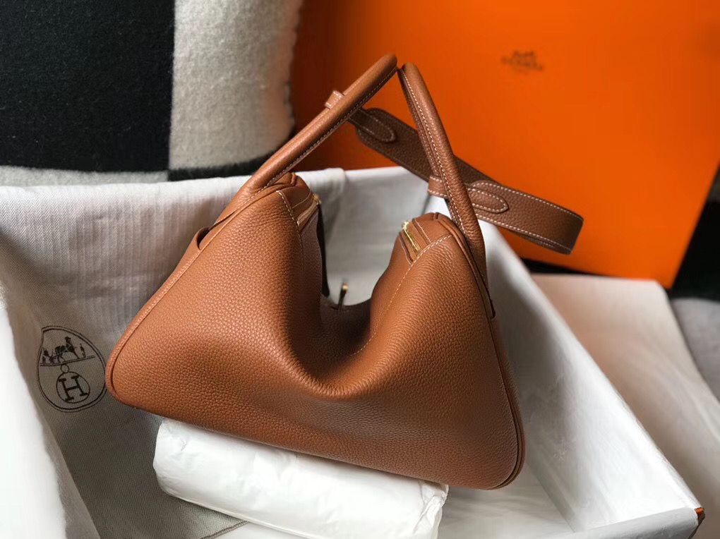 Hermes Lindy 26cm Bag In Gold Clemence Leather GHW - Image 3