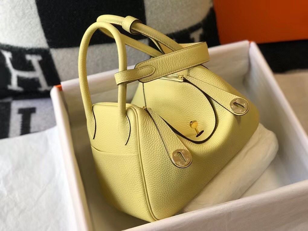 Hermes Lindy 26cm Bag In Jaune Poussin Clemence Leather GHW - Image 4